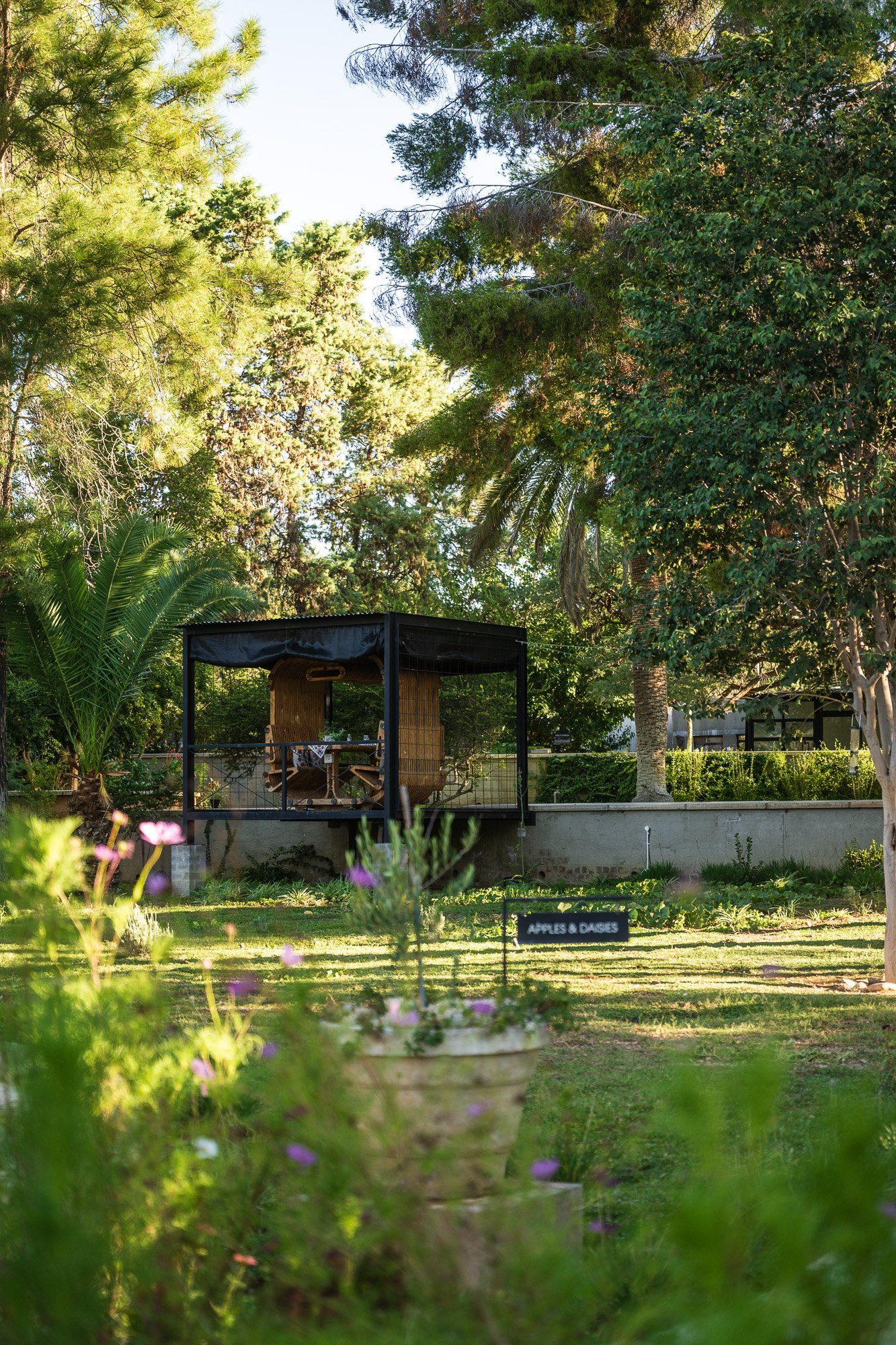 Garden pod dining pavilion, Apples and Daisies