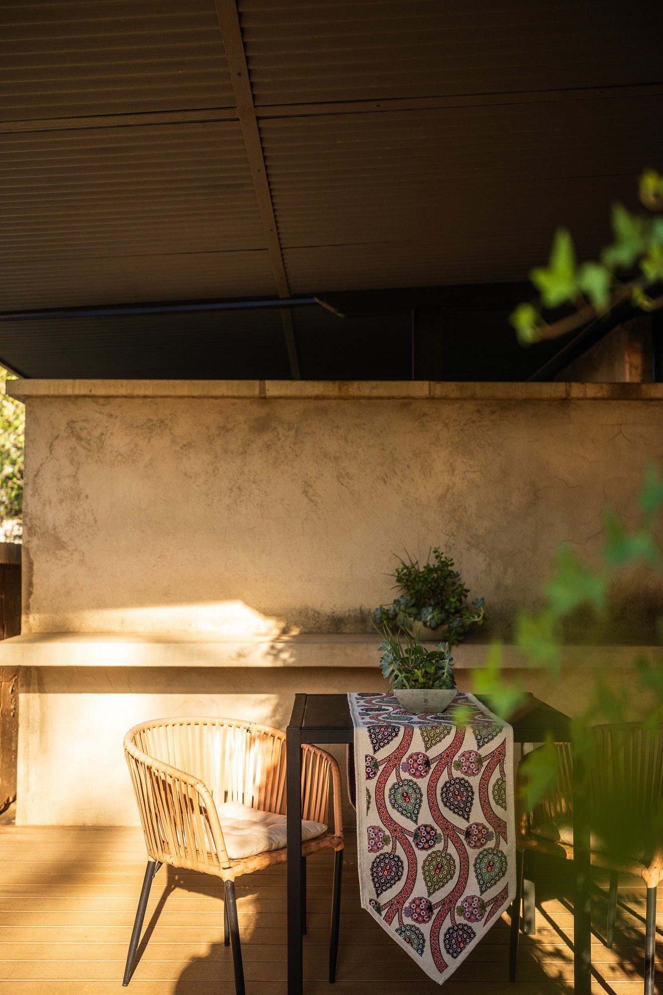 Private veranda table outside a Droombos room